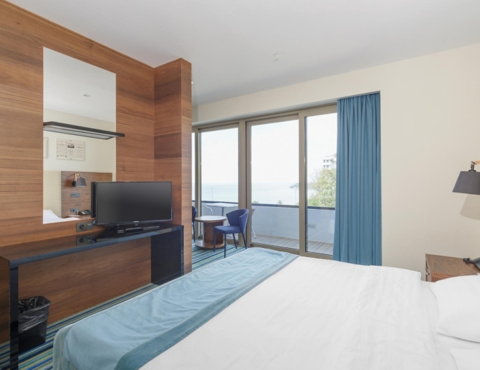 Полулюкс - Отель Hotel Collection / Лавикон