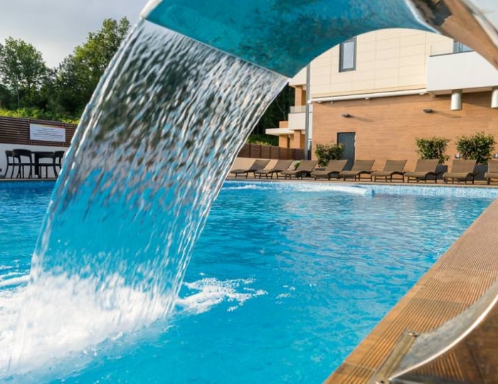 Открытый подогреваемый бассейн - Отель Hotel Collection / Лавикон