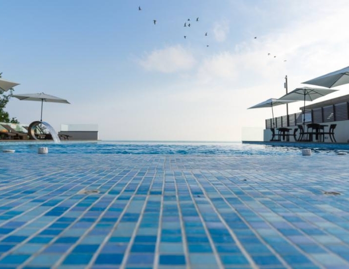 Открытый подогреваемый бассейн - Отель Hotel Collection / Лавикон